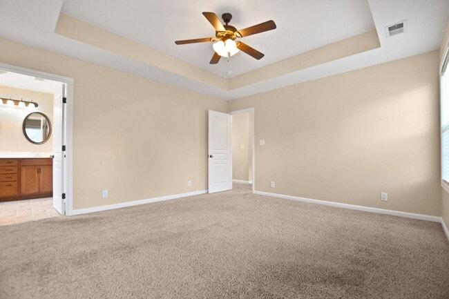 Building Photo - Pet Friendly Three Bedroom!