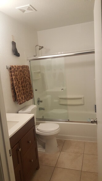 Building Photo - 9117 Newhall Dr