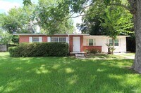 Building Photo - 610 Herschel St