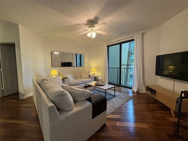 Building Photo - 780 S Sapodilla Ave