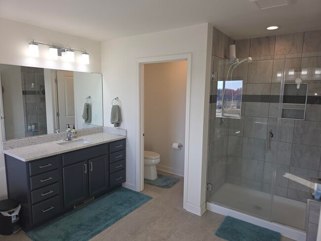 Building Photo - W240N5649 Holly Ct