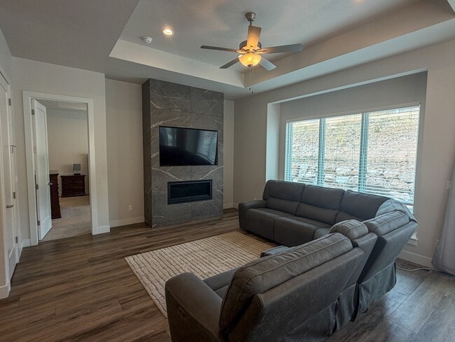 Building Photo - 5979 E Big Horn Pkwy