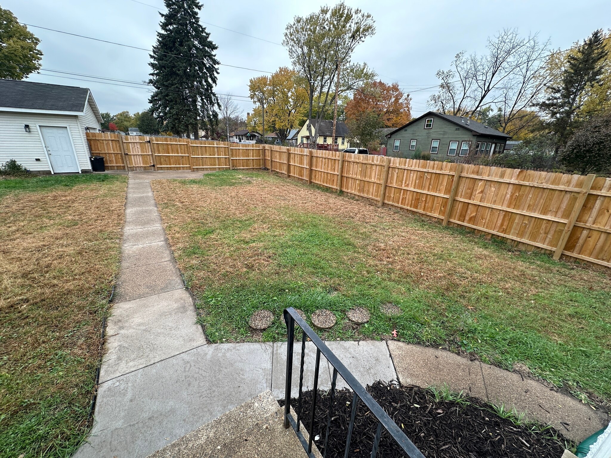 Building Photo - 4253 James Ave N