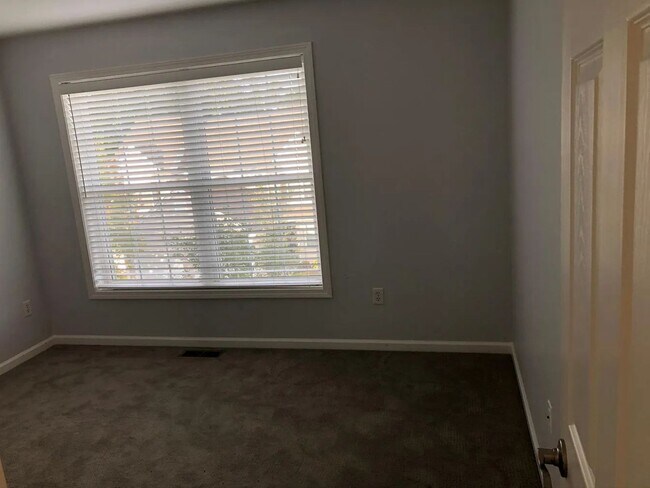 Building Photo - Charming 2BR Condo in Danbury