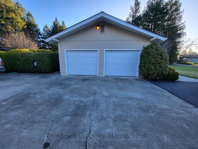 Building Photo - 460 Piezzi Ln