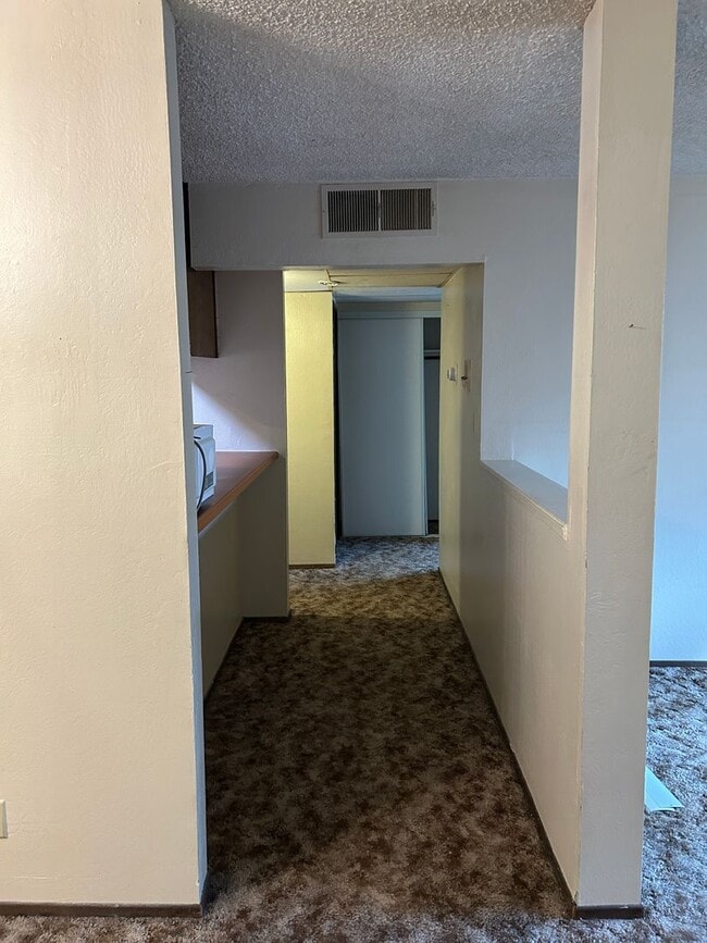 Building Photo - **3RD FLOOR CONDO NEAR VIRIGINA LAKE - LAK...