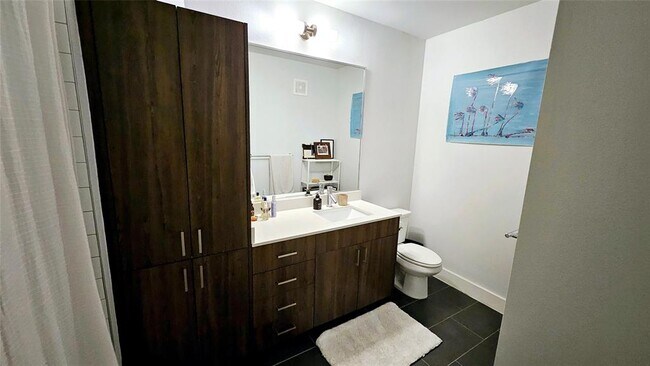 Building Photo - 2213 Poquito St