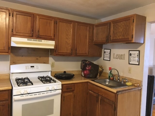 Kitchen - 1406 Butternut St