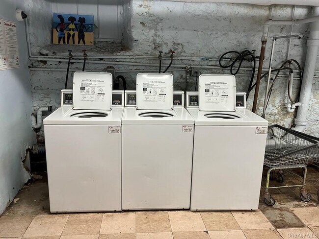 Building Photo - 240 Halstead Ave