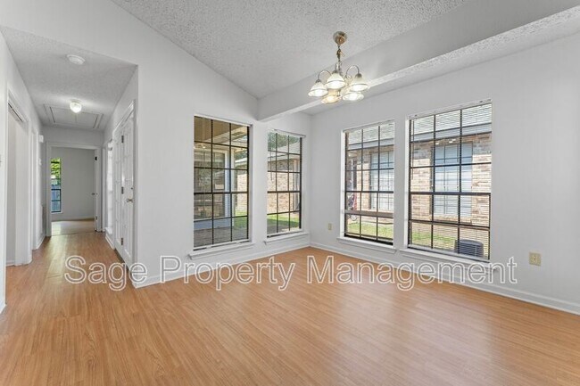 Building Photo - 1142/1144 Willow Creek Dr
