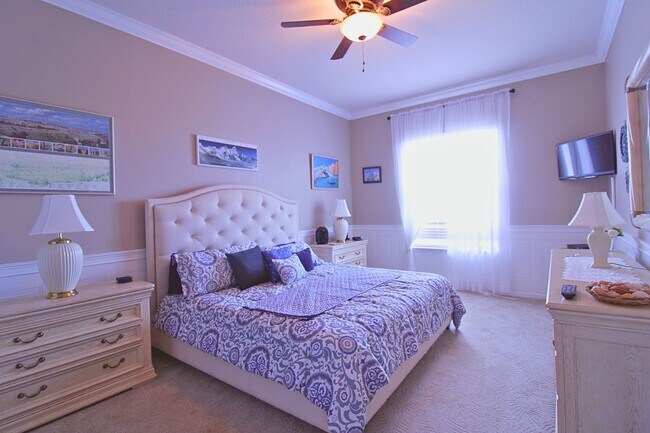 Building Photo - Unfurnished Serene Lakeside Living: Spacio...