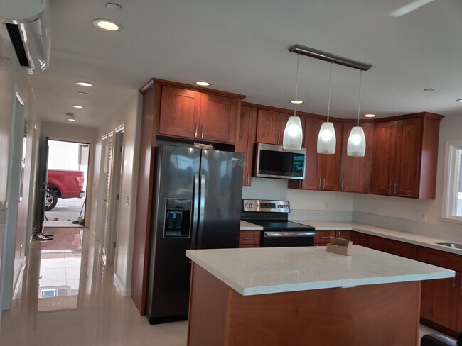 Building Photo - 5846 Kalanianaole Hwy
