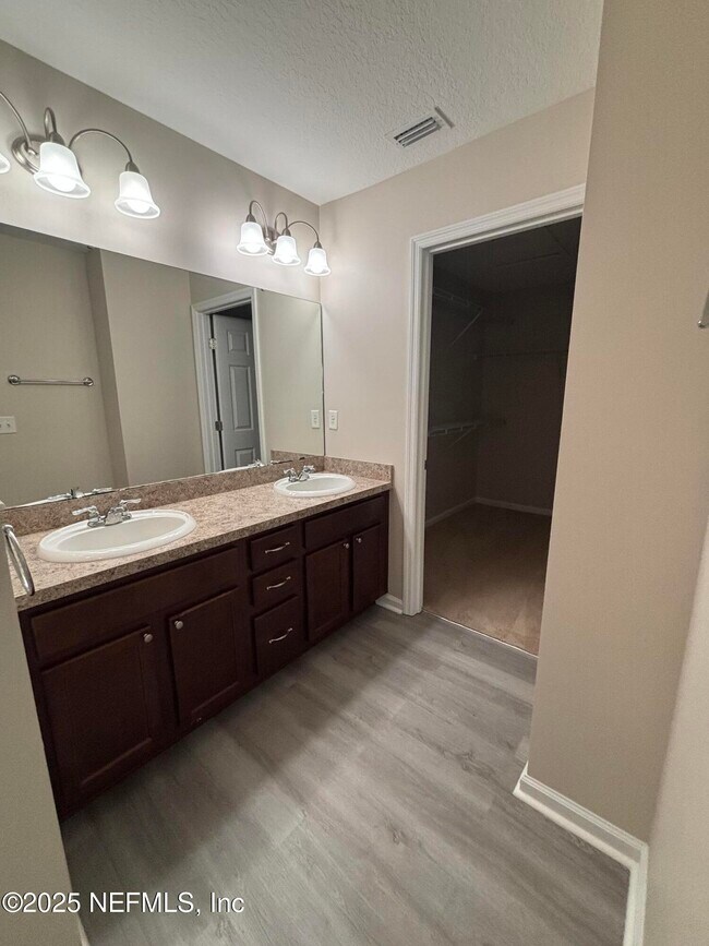 Building Photo - 673 Reese Ave