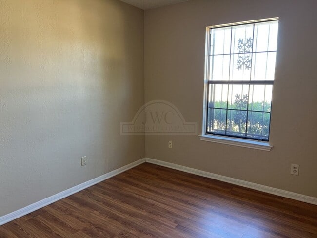 Building Photo - 3808 Peaks Dr