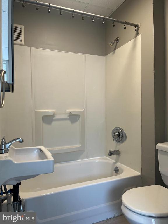 Building Photo - 2666 Bridge St