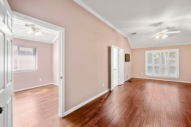 Building Photo - 15 Heron Hollow Ct