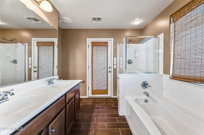 Building Photo - 41284 W Cahill Dr