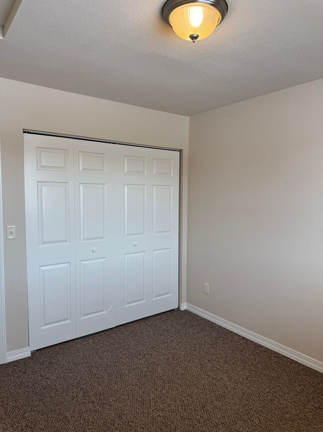 Building Photo - 3 Bedroom Condo for Rent in Bozeman!