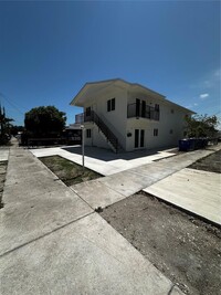 Building Photo - 828 NW 23rd Ct