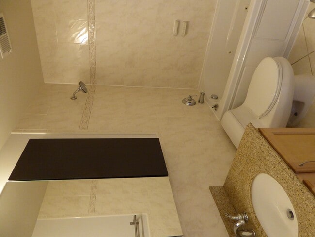 Building Photo - 1437 Spring Rd NW