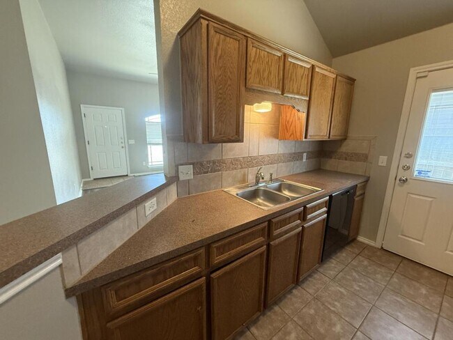 Building Photo - 4205 Cambridge Dr