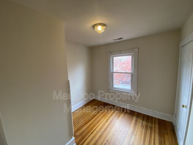 Building Photo - 320 Wolfe St