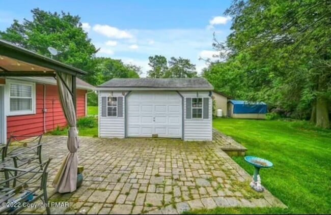 Building Photo - 400 Hemlock Dr