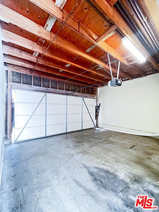 Building Photo - 9939 Topanga Canyon Blvd