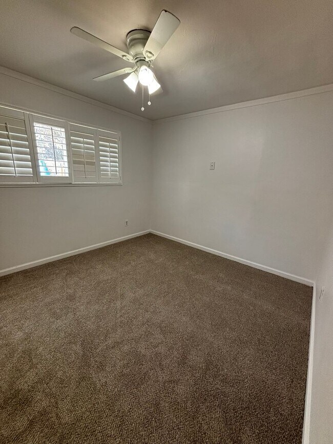Building Photo - 4122 Aragon Dr