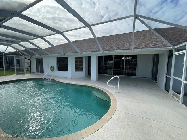 Building Photo - 609 SW 43rd Ln