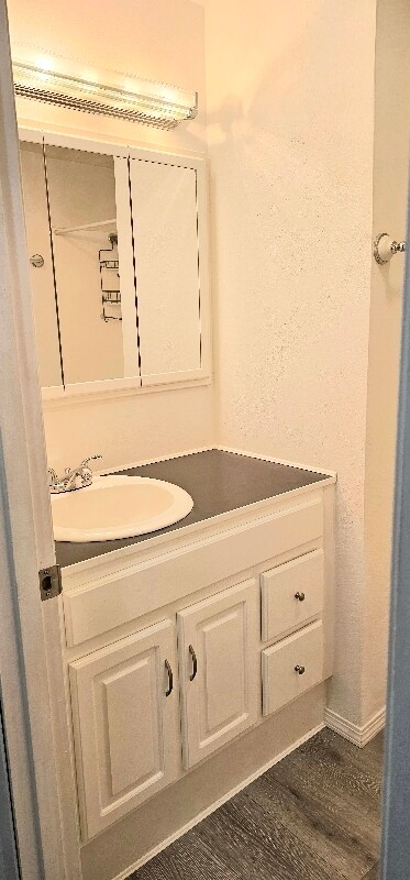 Building Photo - 930 NW Chelsea Ct