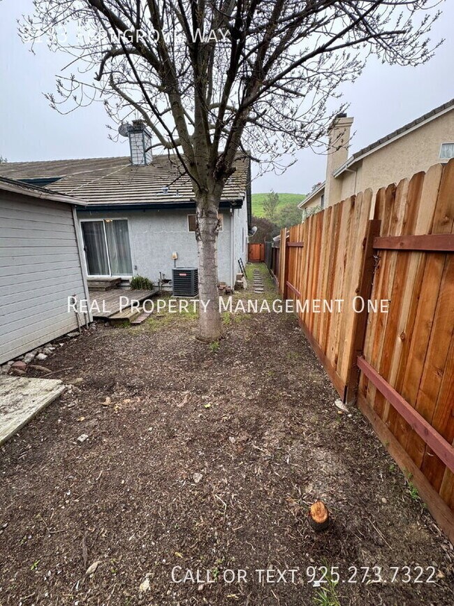 Building Photo - 3133 Ferngrove Way