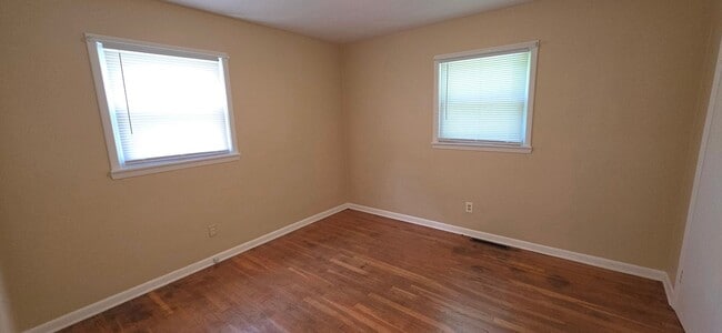 Building Photo - 3 BR 2 BA 2 Living Areas! Glendale Schools!  $1295