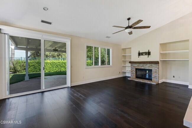 Building Photo - 406 Granite Hills St