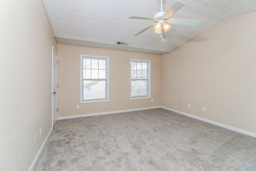 Building Photo - 900 Gardenia Curve