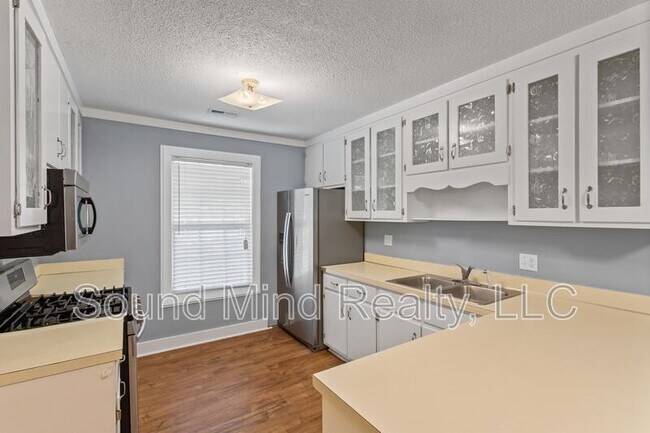 Building Photo - 417 Foxhall Dr