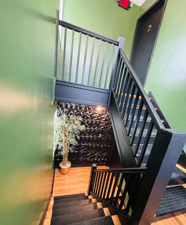 Building Photo - 10624 Mayfield Ave