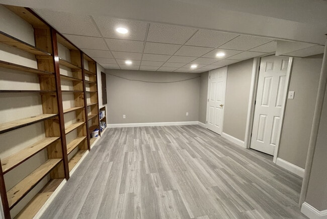 Building Photo - 534 Nicholas Ave