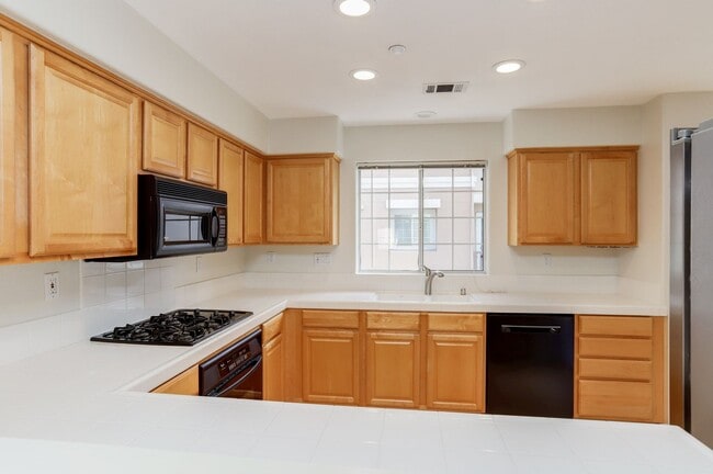 Building Photo - 3 Bed / 2.5 bath pet friendly townhome with a bonus home office/den + EV charger in garage. YouTu...