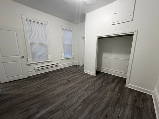 Building Photo - One Bedroom Home