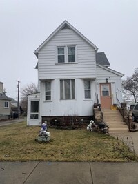 Building Photo - 994 Elm St