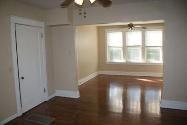 Building Photo - 4 family 1 bedroom units