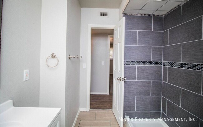 Building Photo - 2710 68th St