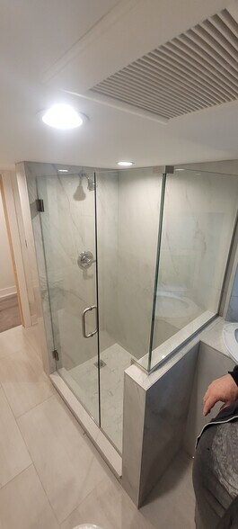 Building Photo - 4037 N Long Ave