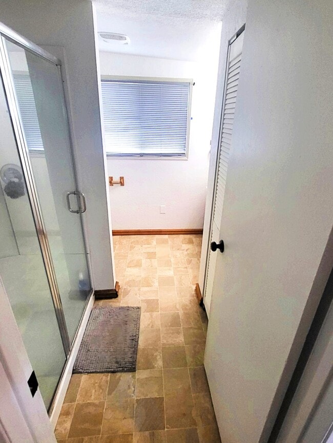 Building Photo - 817 Rita St