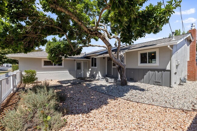 Building Photo - Updated 4 Bedroom 2 Bath North Napa Home