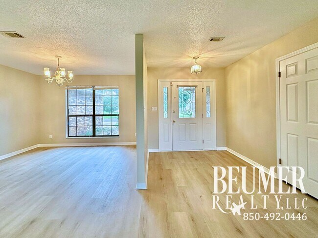 Building Photo - 5027 Shoshone Dr