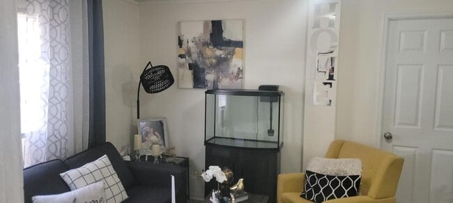 Building Photo - 26-28-28 Franklindale Ave