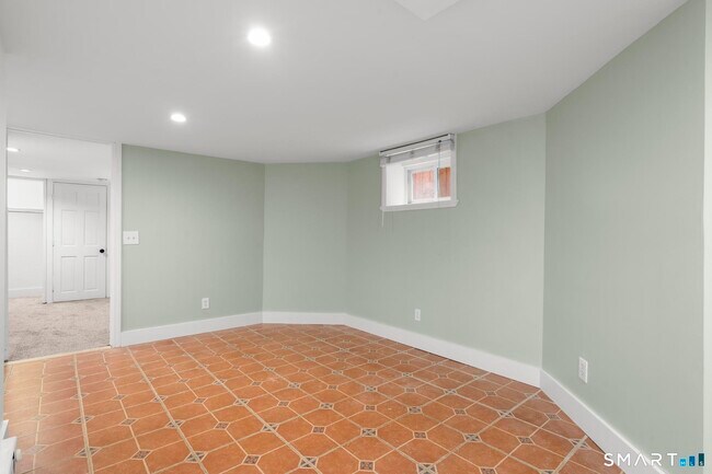 Building Photo - 48 Lockwood Ave