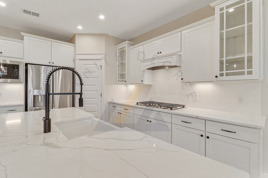 Building Photo - 70 Estuary Dr